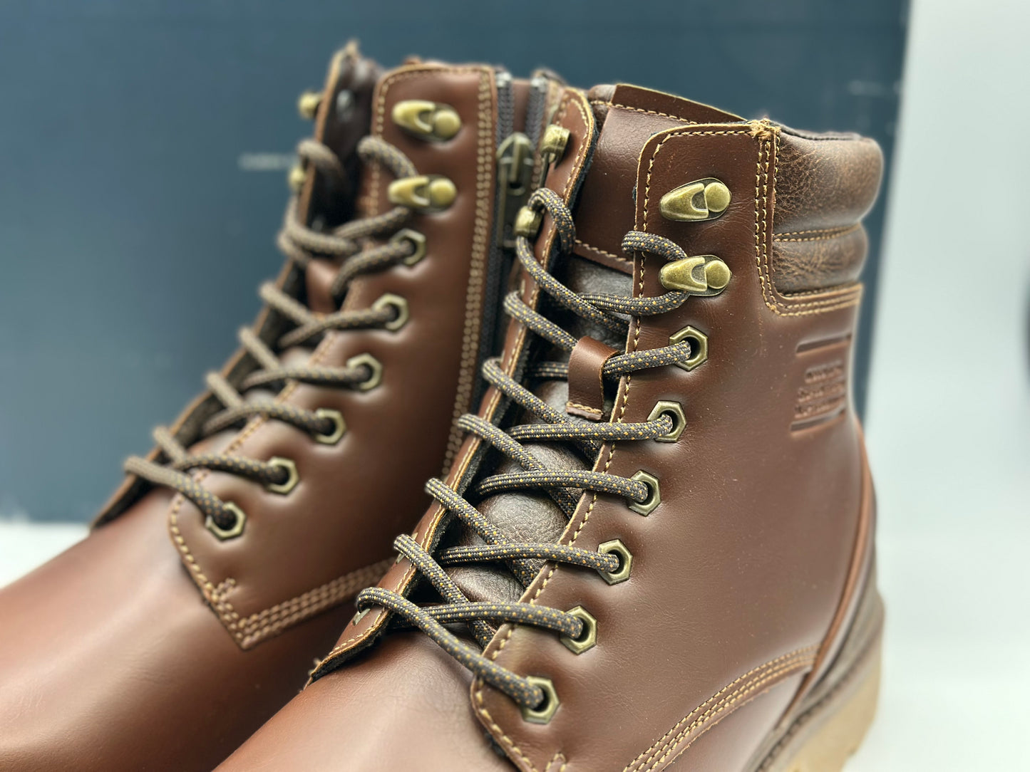 Boots crantées à lacets marron homme