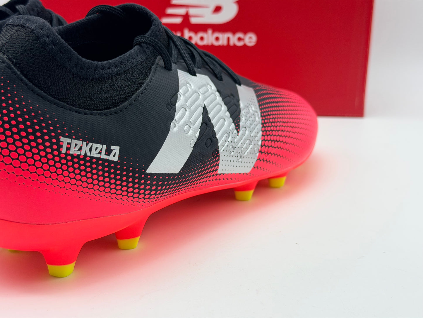 Crampons new balance TEKELA MAGIQUE FG V4+ chaussures