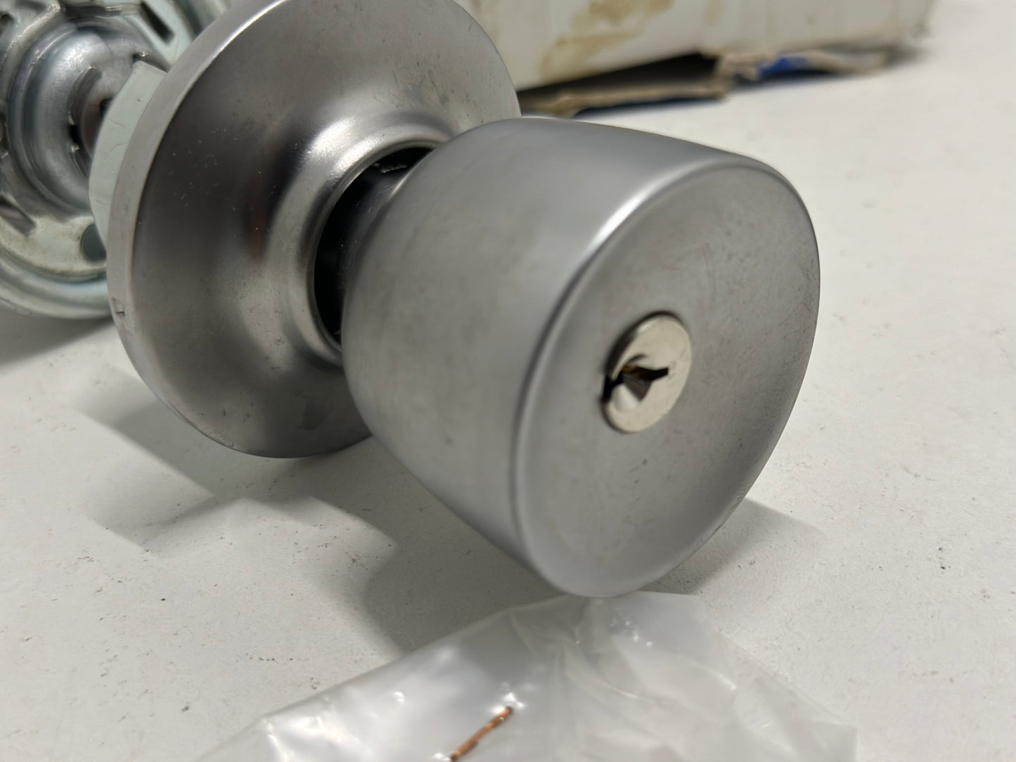 AZBE Poignée série 3500 uo/cm tesa serrure