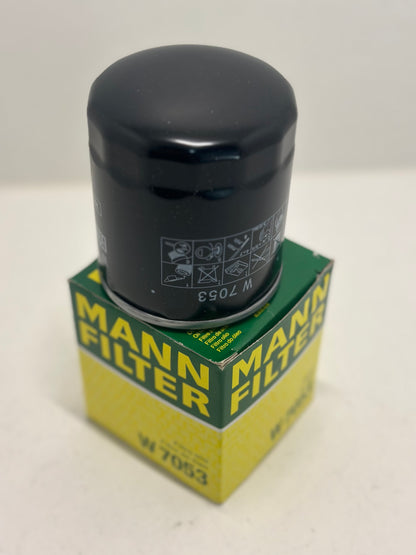 MANN-FILTER W 7053 Filtre à huile - VÉHICULE DE TOURISME + UTILITAIRES MANN-FILTER W 7053 Filtre à huile
M20x1.5, avec un clapet de non retour, Filtre vissé