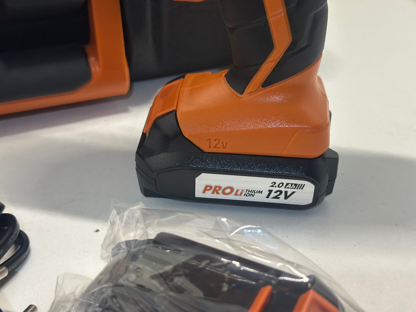 Perceuse à percussion AEG 12V tradesman Gen III BSB12G3LI-202C - 2 batterie 2,0Ah - 1 chargeur