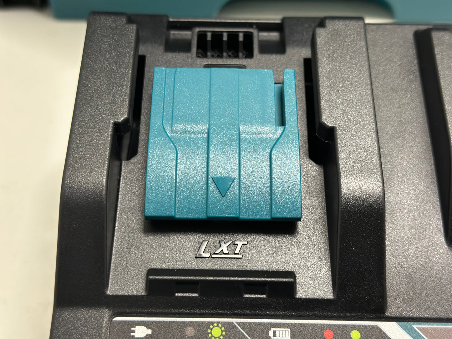 Perceuse 12V CXT Li-Ion Ø10 mm (1x2,0 Ah) dans le coffret - MAKITA DF333DWAE