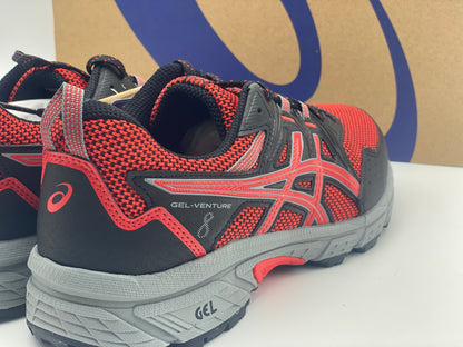 Chaussures Asics neuves et authentique taille 43,5