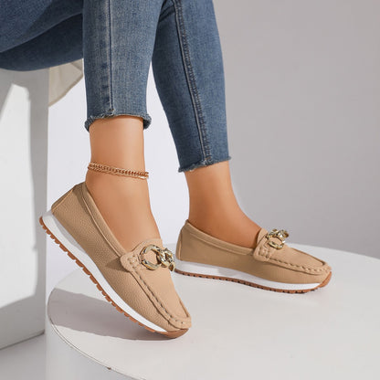 Mocassins "Soft-Chain" – Cuir Souple, Détail Chaîne Dorée & Confort "Nuage"
Le luxe décontracté au service de vos pieds