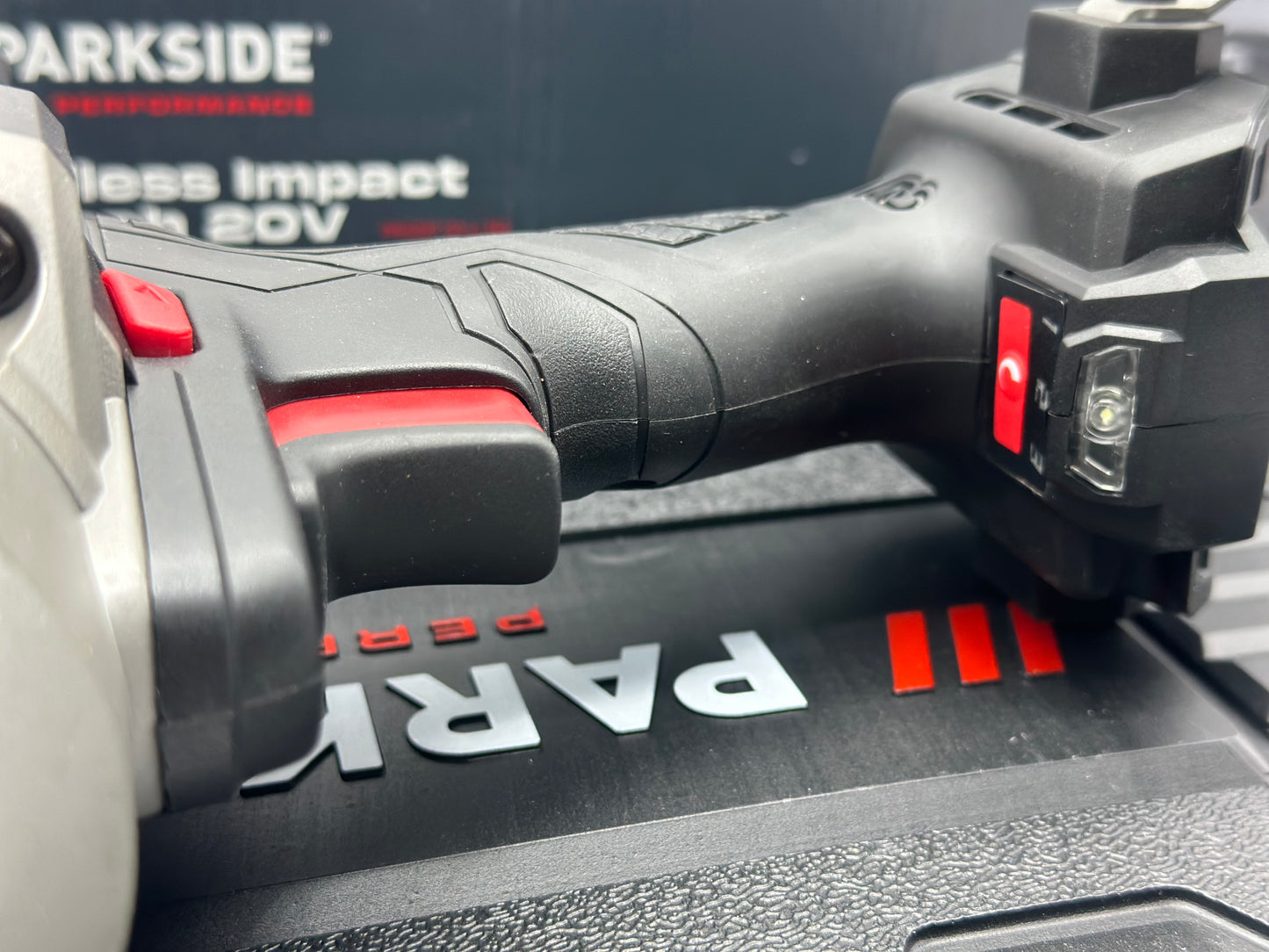 Clé à chocs 1356NM sans fil 20 V PASSP 20 neuve