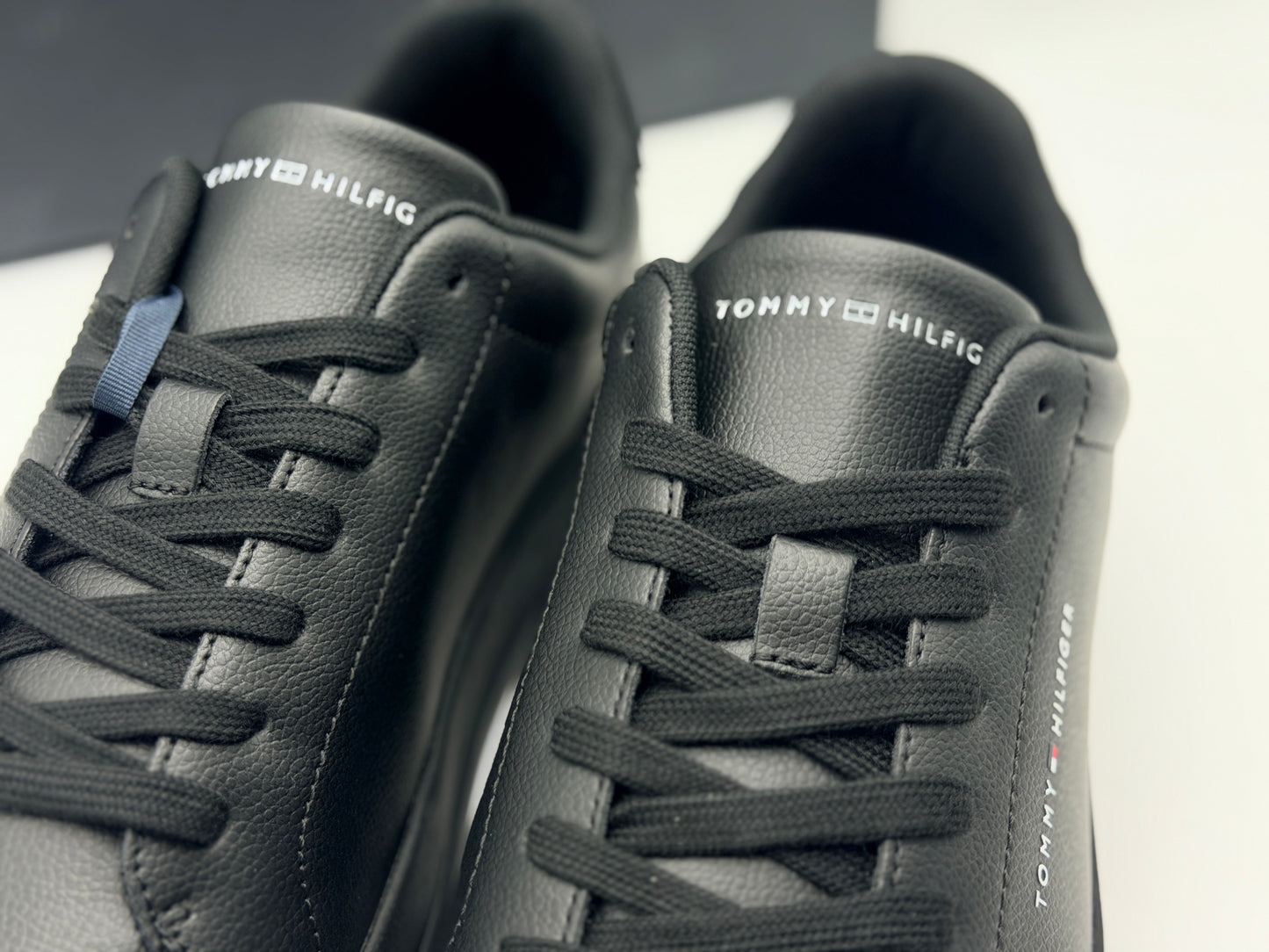 Tommy Hilfiger
TH COURT GRAIN ESS - Baskets basses - black