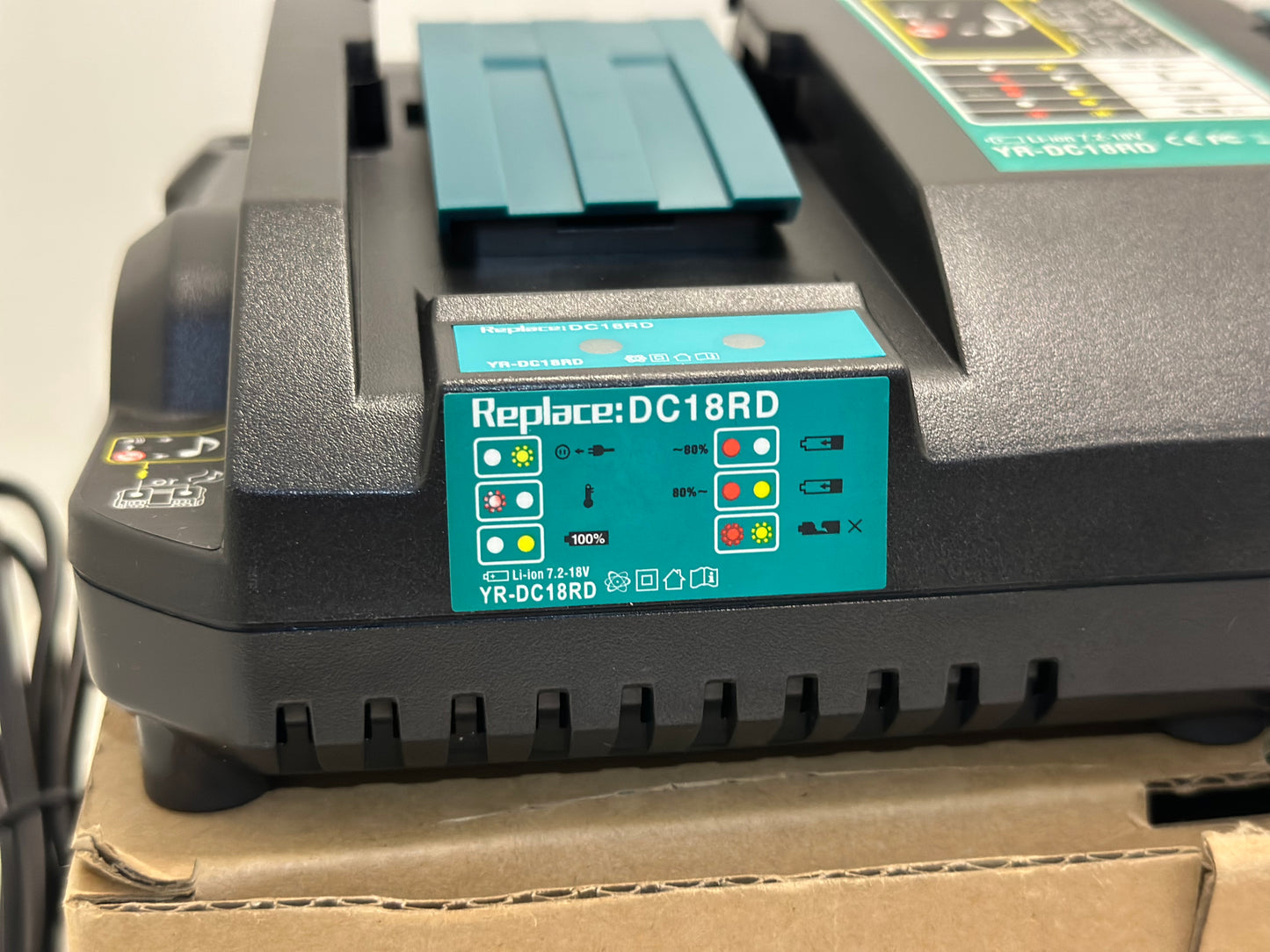 Chargeur rapide double MAKITA DC18RD - 196933-6 - 14.4V à 18V