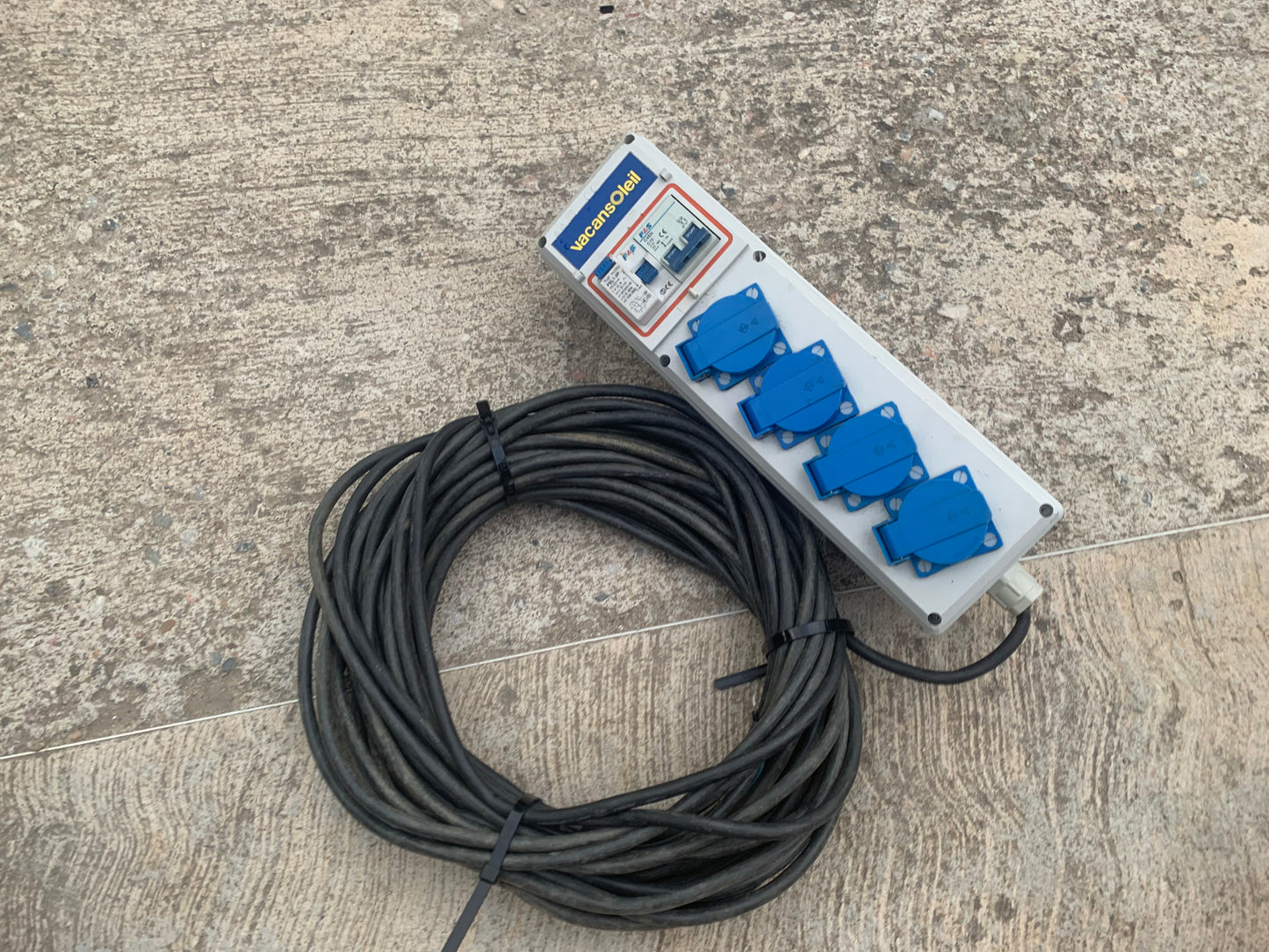 Cofret Rallonge électrique avec disjoncteur intégré et câble Très Bon Etat