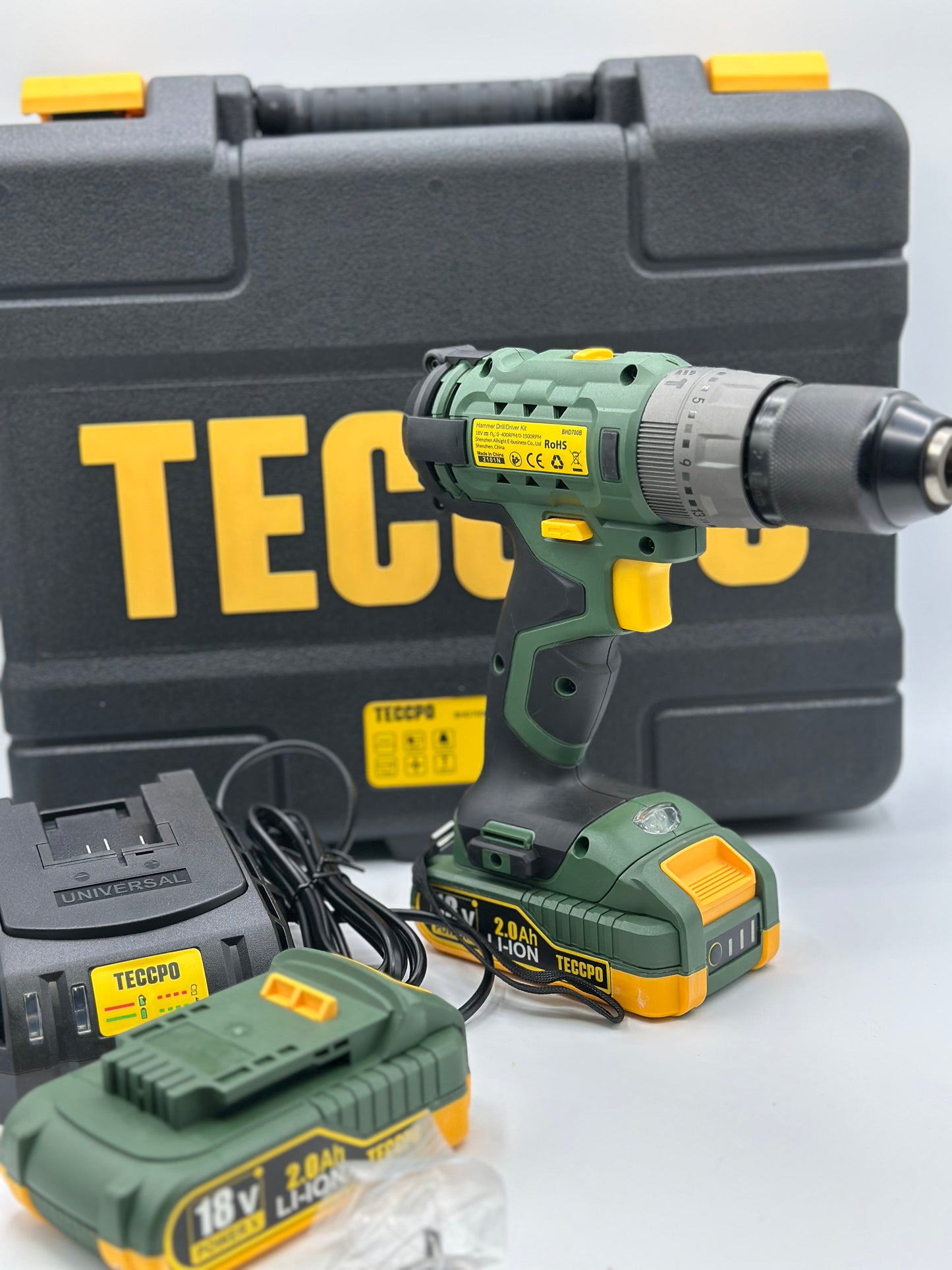 Visseuse sans fil TECCPO 18 V, 45 Nm, 2 batteries 2000 mAh et 105 accessoires, chargeur rapide, 21 + 3 niveaux de couple, 2 vitesses, mallette à outils portable - BHD700B