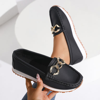 Mocassins "Soft-Chain" – Cuir Souple, Détail Chaîne Dorée & Confort "Nuage"
Le luxe décontracté au service de vos pieds