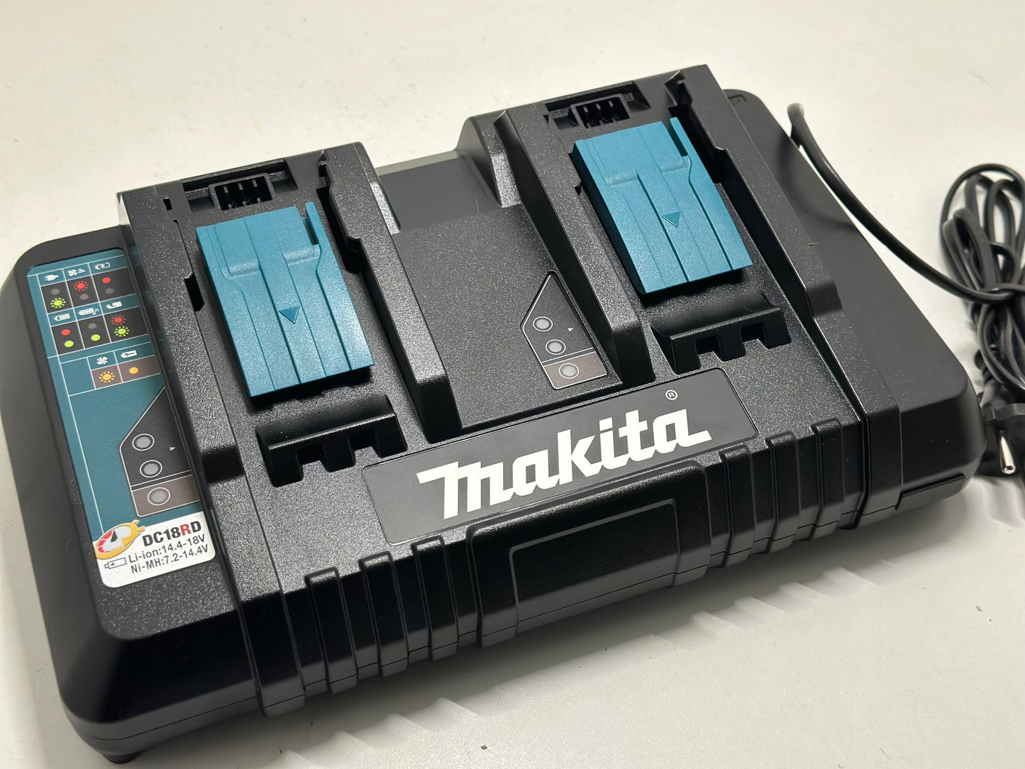 Chargeur rapide pour 2 batteries Li-Ion 14,4 à 18 V - MAKITA DC18RD