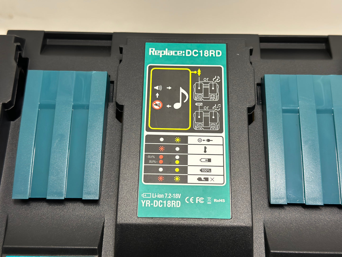 Chargeur rapide double MAKITA DC18RD - 196933-6 - 14.4V à 18V