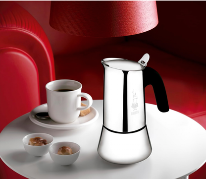Bialetti - Nouvelle cafetière expresso Venus Induction, Plaque de cuisson en acier inoxydable, Adaptée à toutes les sources de chaleur, 6 Tasses, Aluminium, 235ml,Argent [Classe énergétique A+]