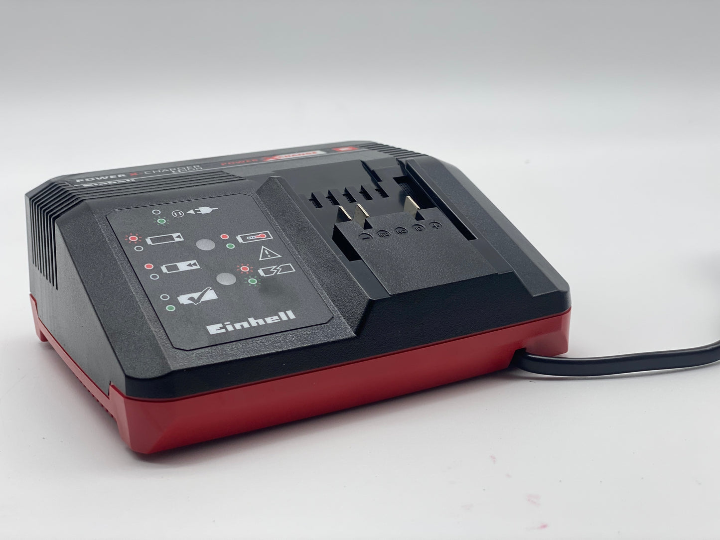 Chargeur 18v rapide 30 mins compatible avec toutes les batteries de 18v de EINHELL neuf