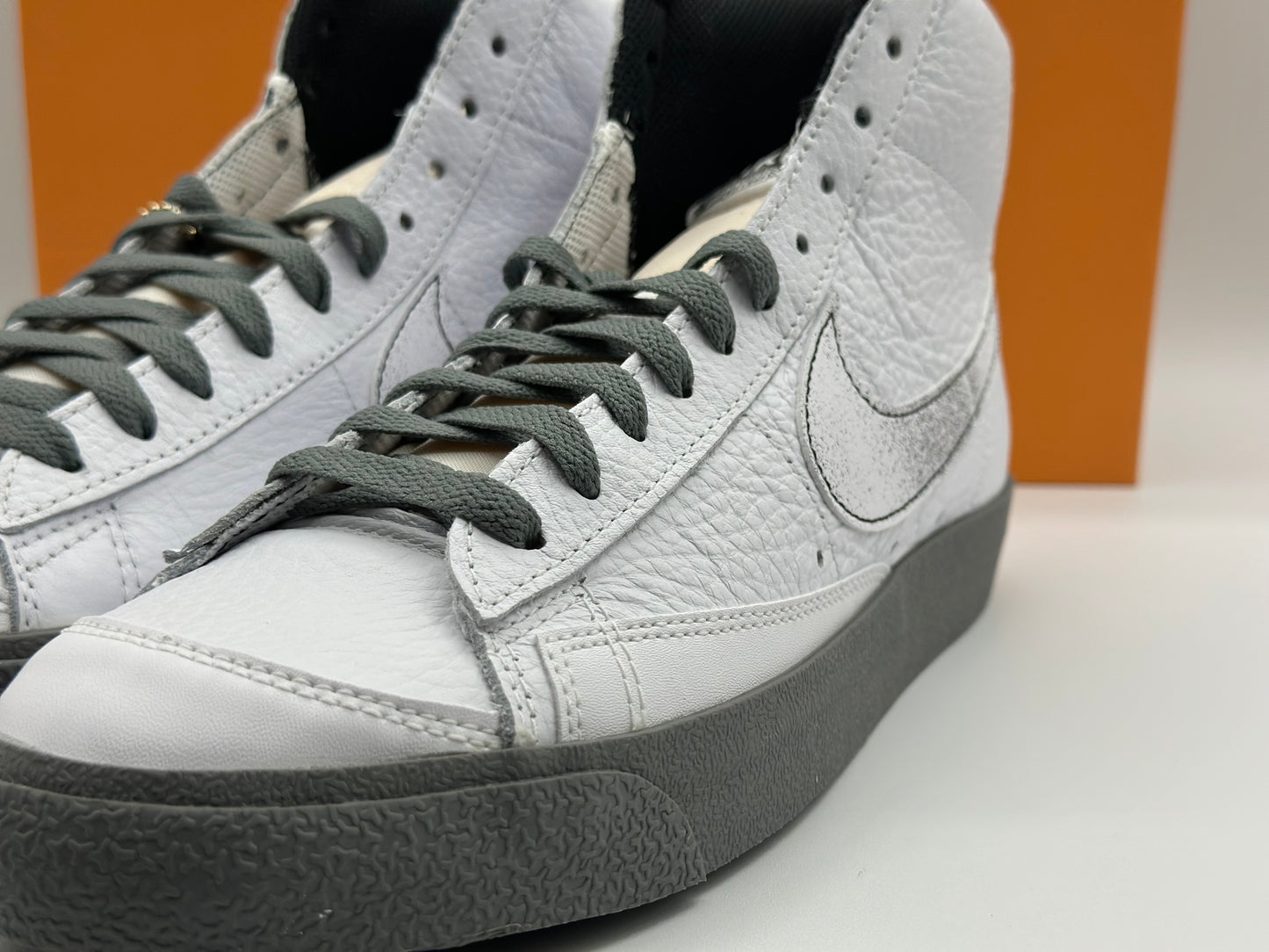 Nike Homme SB Zoom Blazer Mid Chaussures de Skateboard, Dark Wine Black