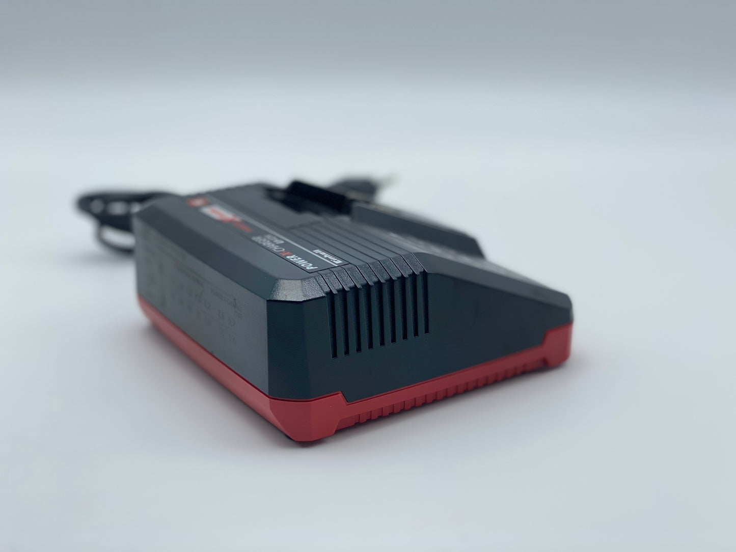 Chargeur 18v rapide 30 mins compatible avec toutes les batteries de 18v de EINHELL neuf