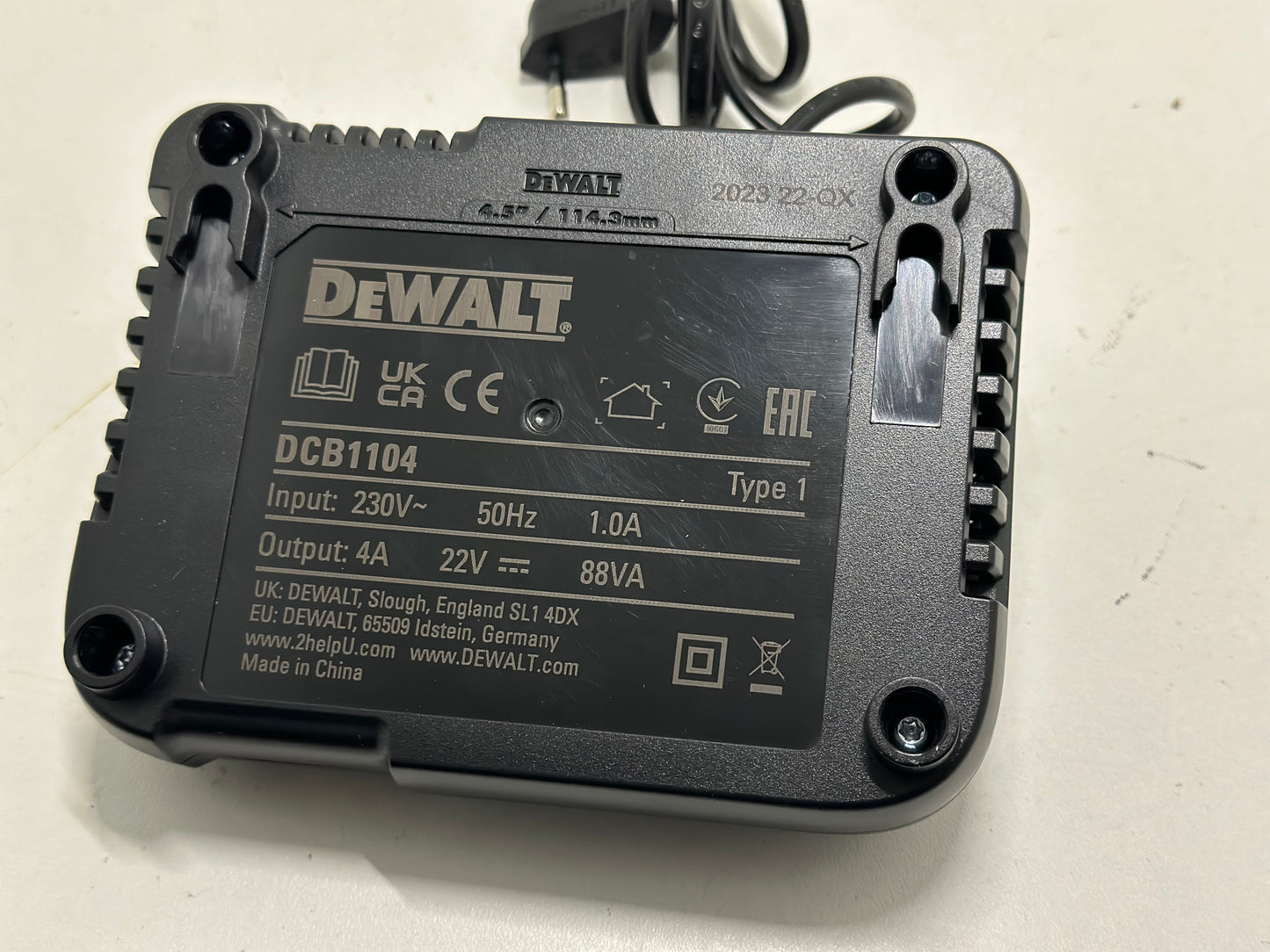DeWalt - Chargeur universel XR 12V / 18V - DCB1104-QW