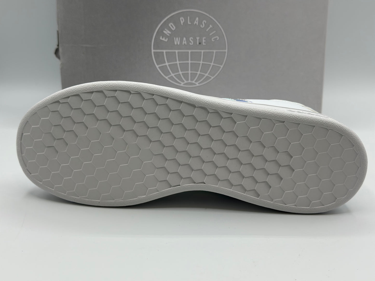 Baskets femme à bandes irisées – Adidas Grand Court K blanc