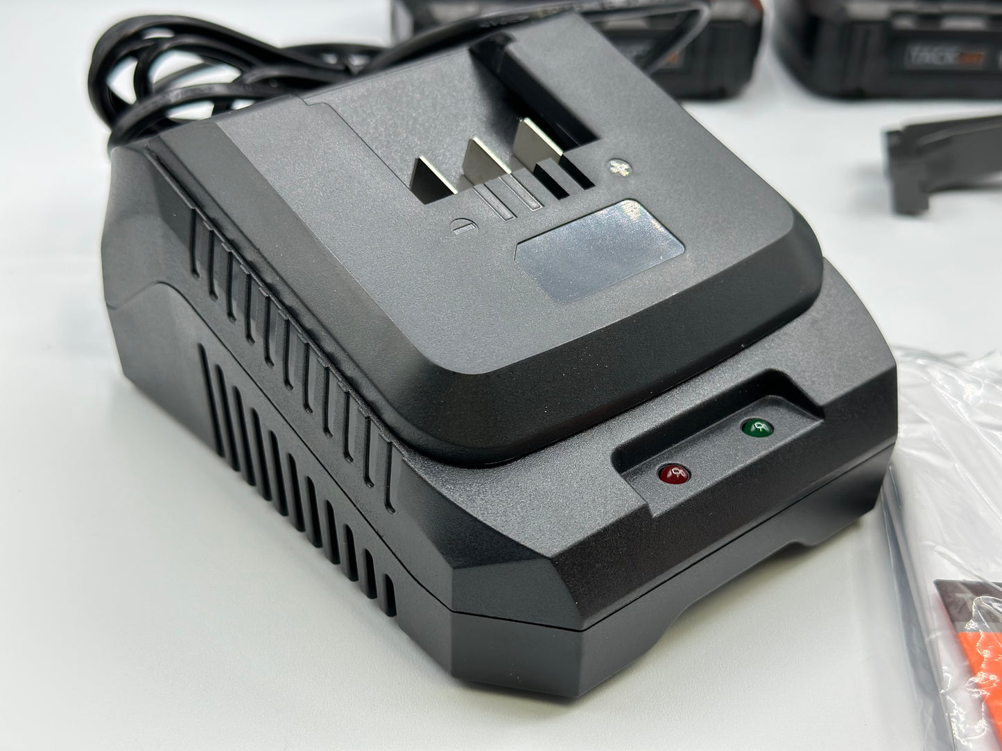 Perceuse Visseuse Sans Fil 18V, 2 Batteries Lithium-Ion 2000mAh, 2 Vitesses, Lumière Led, 43 Accessoires