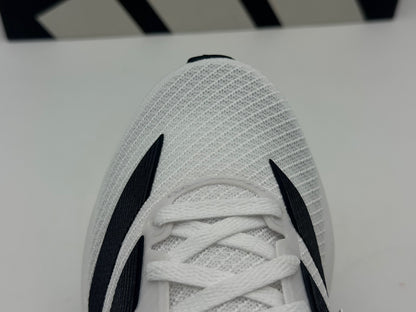 Chaussures de running Adidas blanches légères