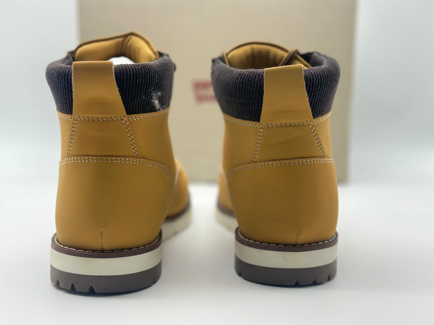 Boots chaussures pour homme LEVIS neuves et authentique taille 42,5. 43. 44