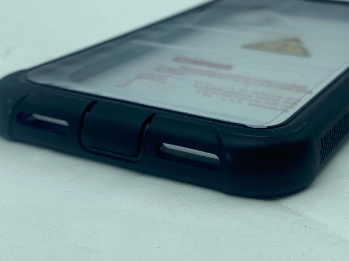 Coque iPhone XR- XS neuves anti choc anti poussières ultra résistantes