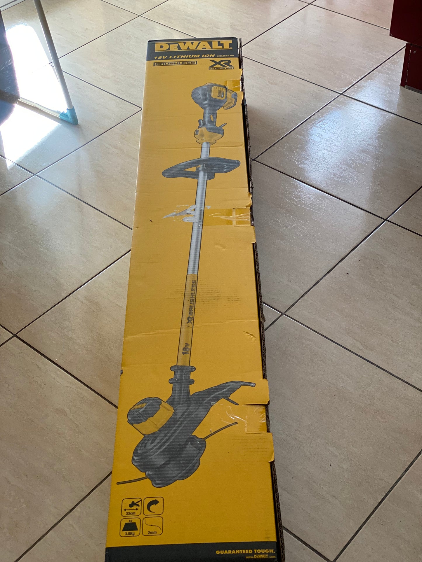 Dewalt Coupe-Bordures Brushless XR 18V 5Ah Li-Ion neuve (nue)