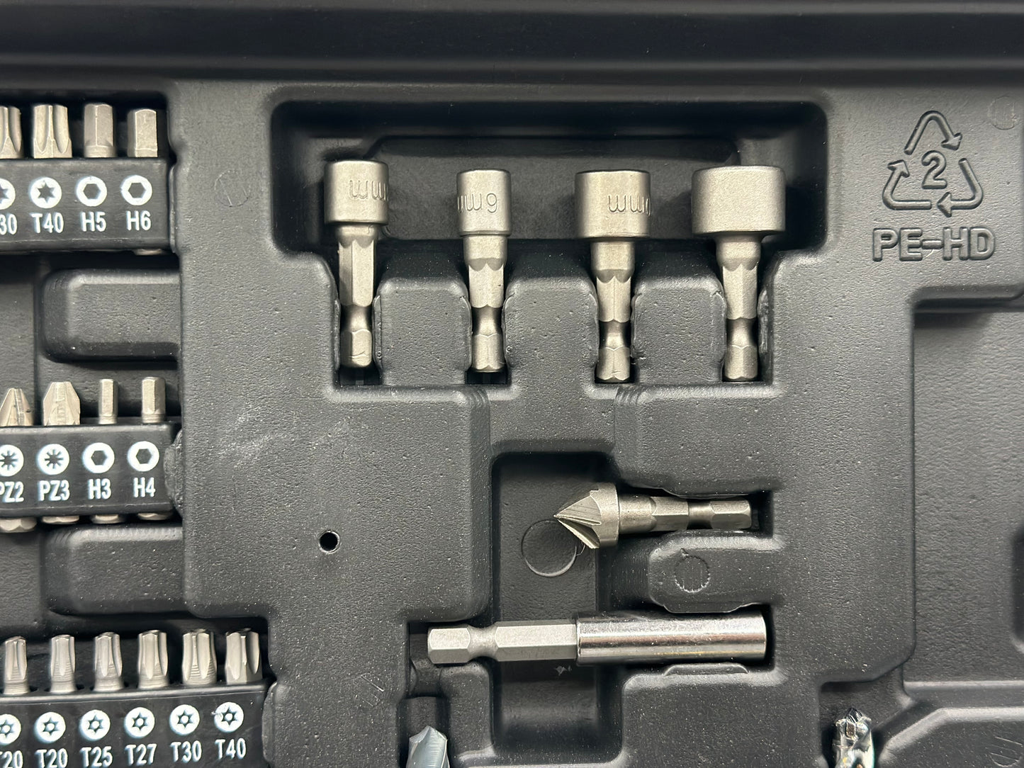 Visseuse sans fil TECCPO 18 V, 45 Nm, 2 batteries 2000 mAh et 105 accessoires, chargeur rapide, 21 + 3 niveaux de couple, 2 vitesses, mallette à outils portable - BHD700B