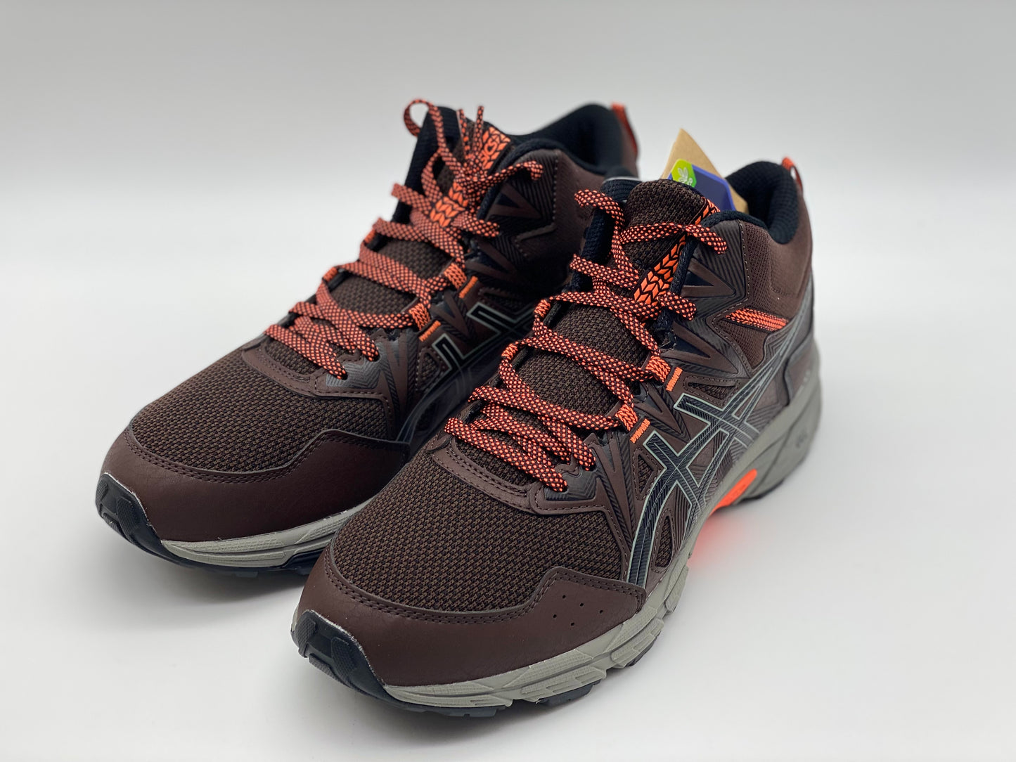 Baskets haute Asics neuves et authentique taille 44