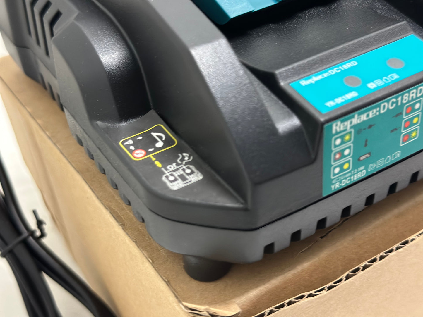 Chargeur rapide double MAKITA DC18RD - 196933-6 - 14.4V à 18V