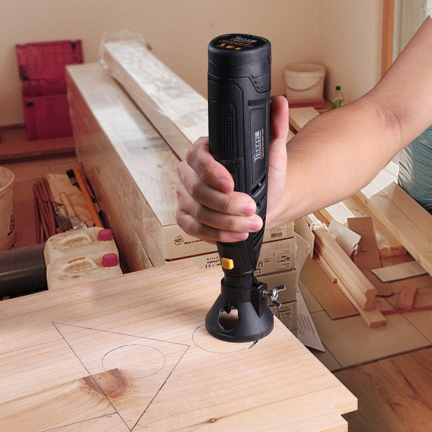 Outil rotatif sans fil, TECCPO 12 V avec mandrin sans clé à changement rapide, arbre flexible, 5 000 à 28 000 tr/min, 6 vitesses réglables, poignée auxiliaire, 80 accessoires.