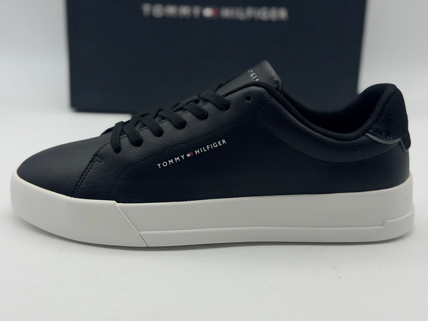 TOMMY HILFIGER
Baskets Court Leather Detail Essential Black