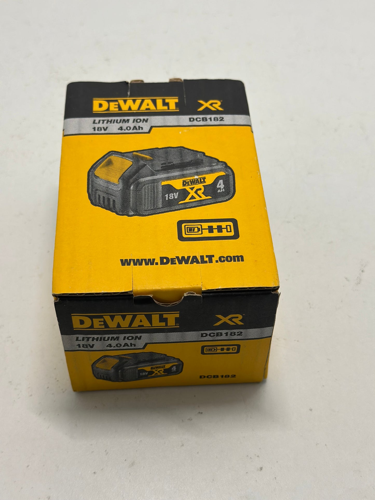 DEWALT - Batterie 4Ah XR 18V avec témoin de charge lumineux, DCB182-XJ