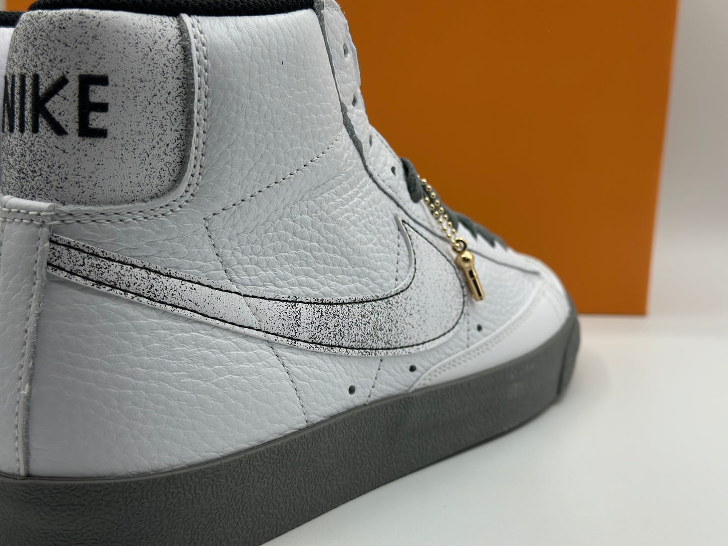 Nike Homme SB Zoom Blazer Mid Chaussures de Skateboard, Dark Wine Black