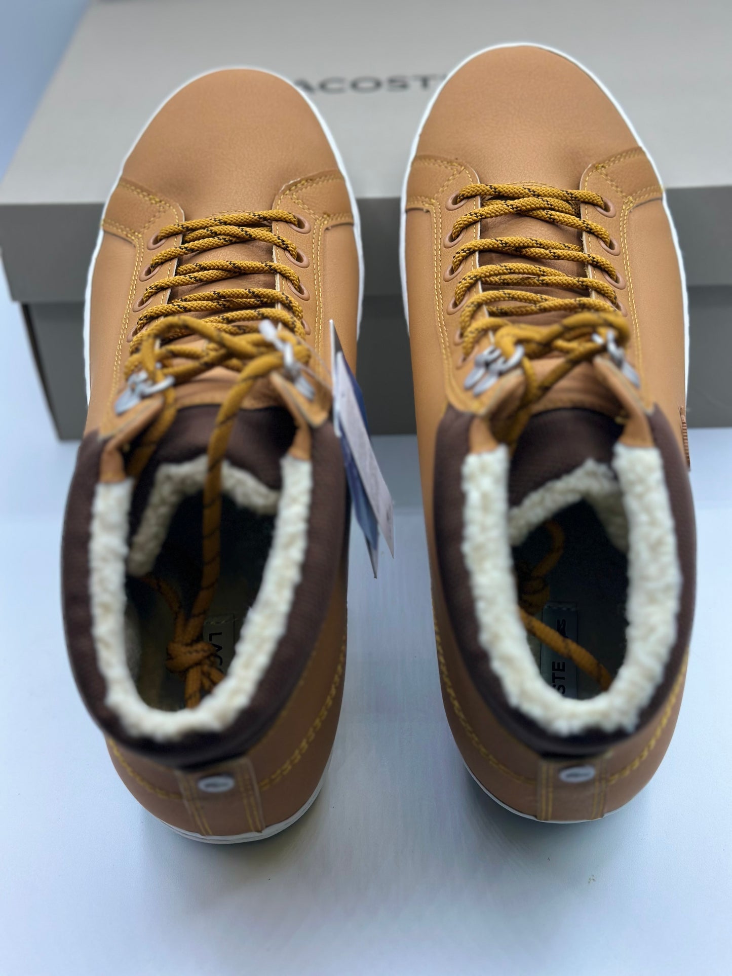 LACOSTE
STRAIGHT SETTHER
MARRON GOMME