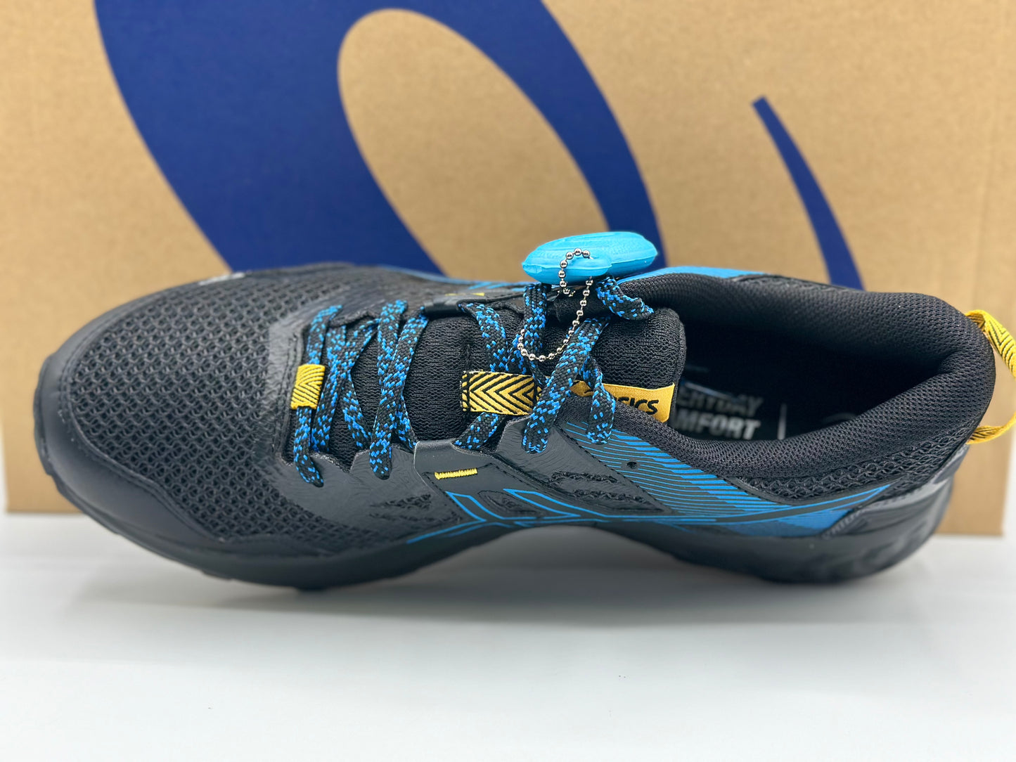 Baskets ASICS neuves et authentique tailles 41,5- 42,5