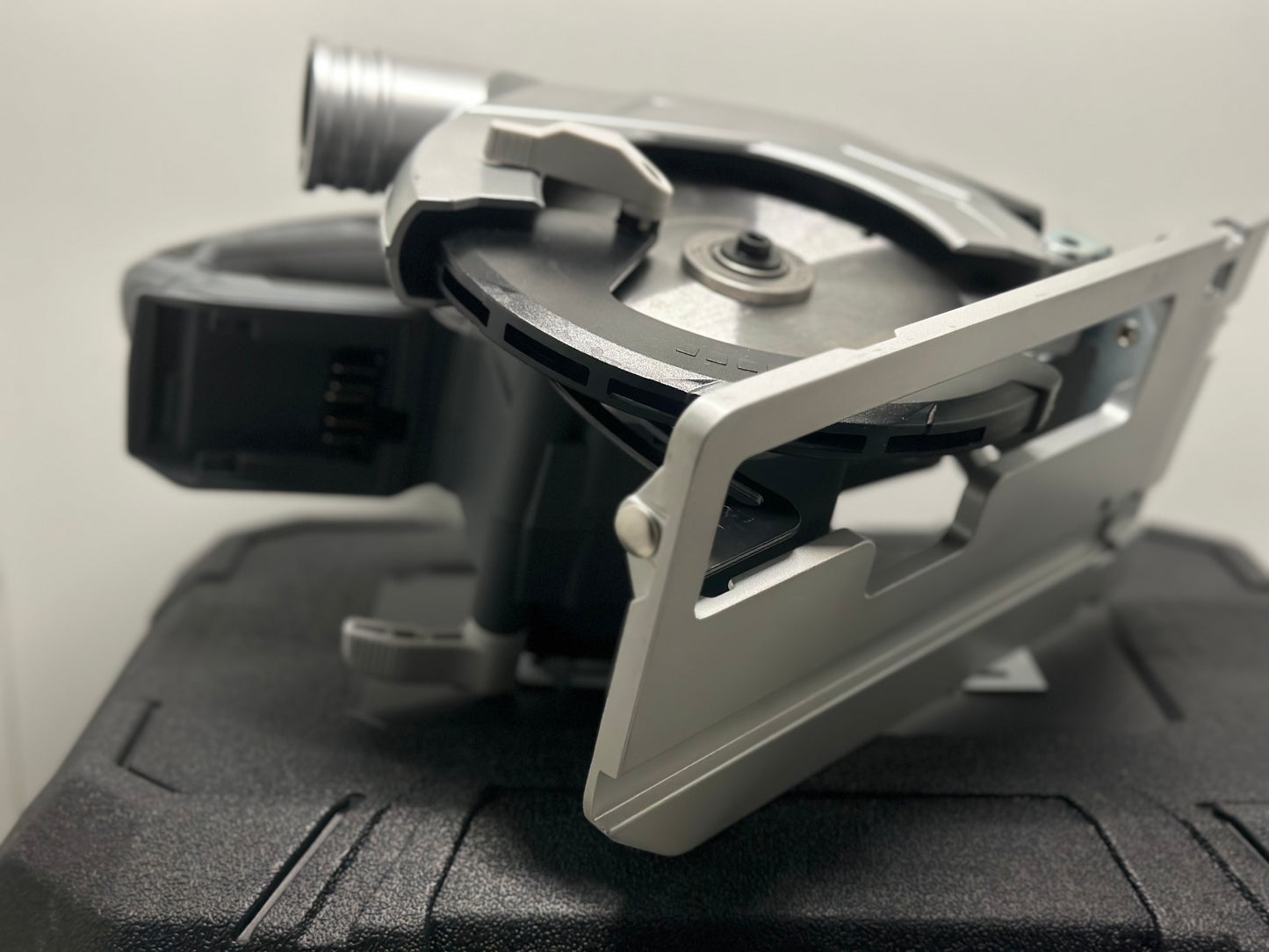 FERREX PRO
Scie circulaire sans fil 20v( machine seule )