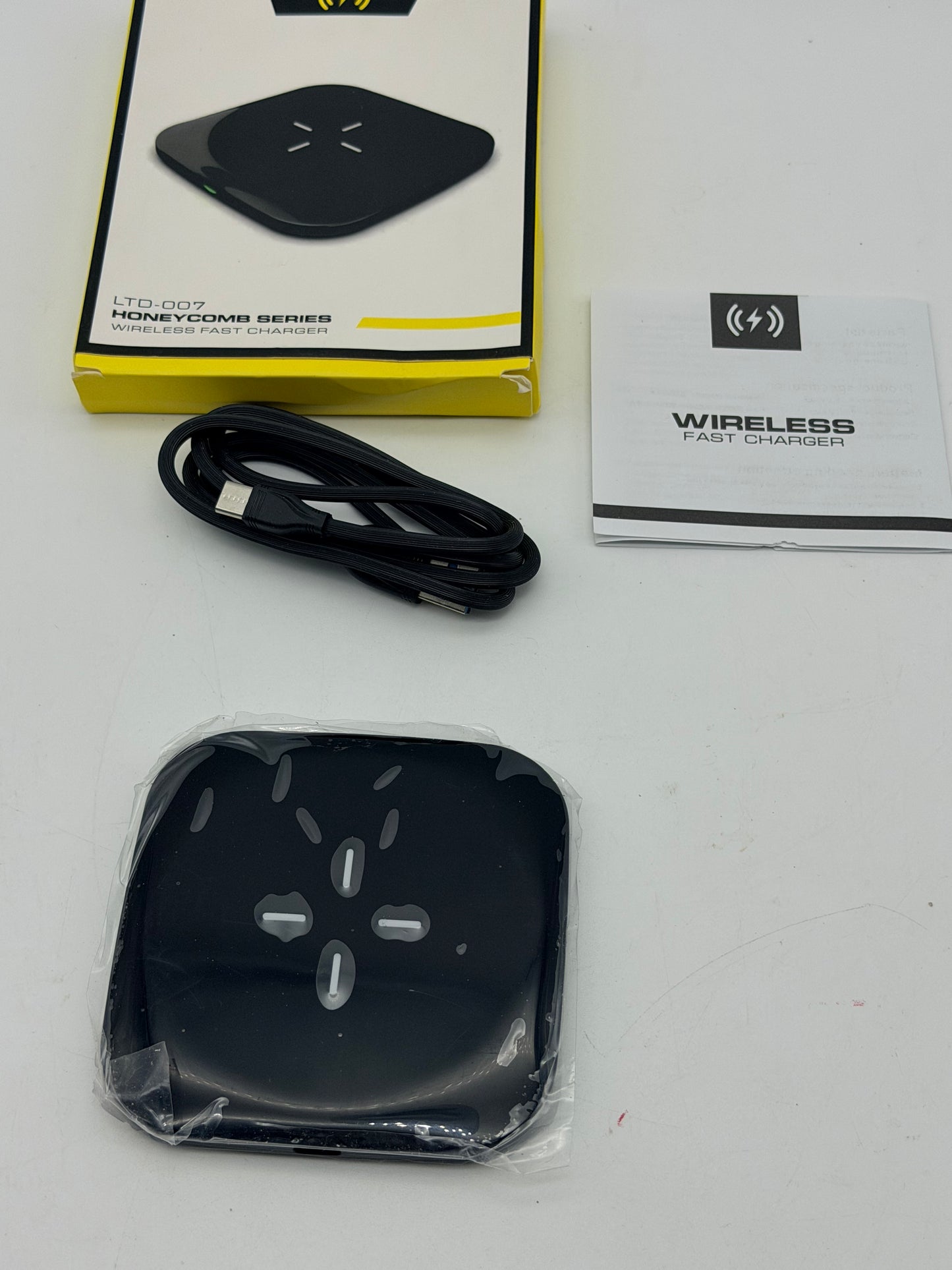 Chargeur sans fil 10W Qi Wireless Charge rapide Chargeur rapide Compatible avec X / 8 Plus/XS/XS MAX/XR, Samsung S10 /S10e /Note9 /S9 / S8 Plus /S8-Noir