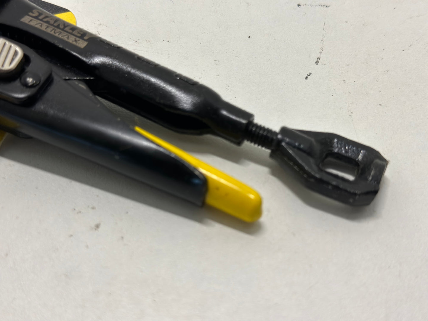 Pince à bec long verrouillable Stanley Fatmax FMHT0-74888 220 mm - Noire