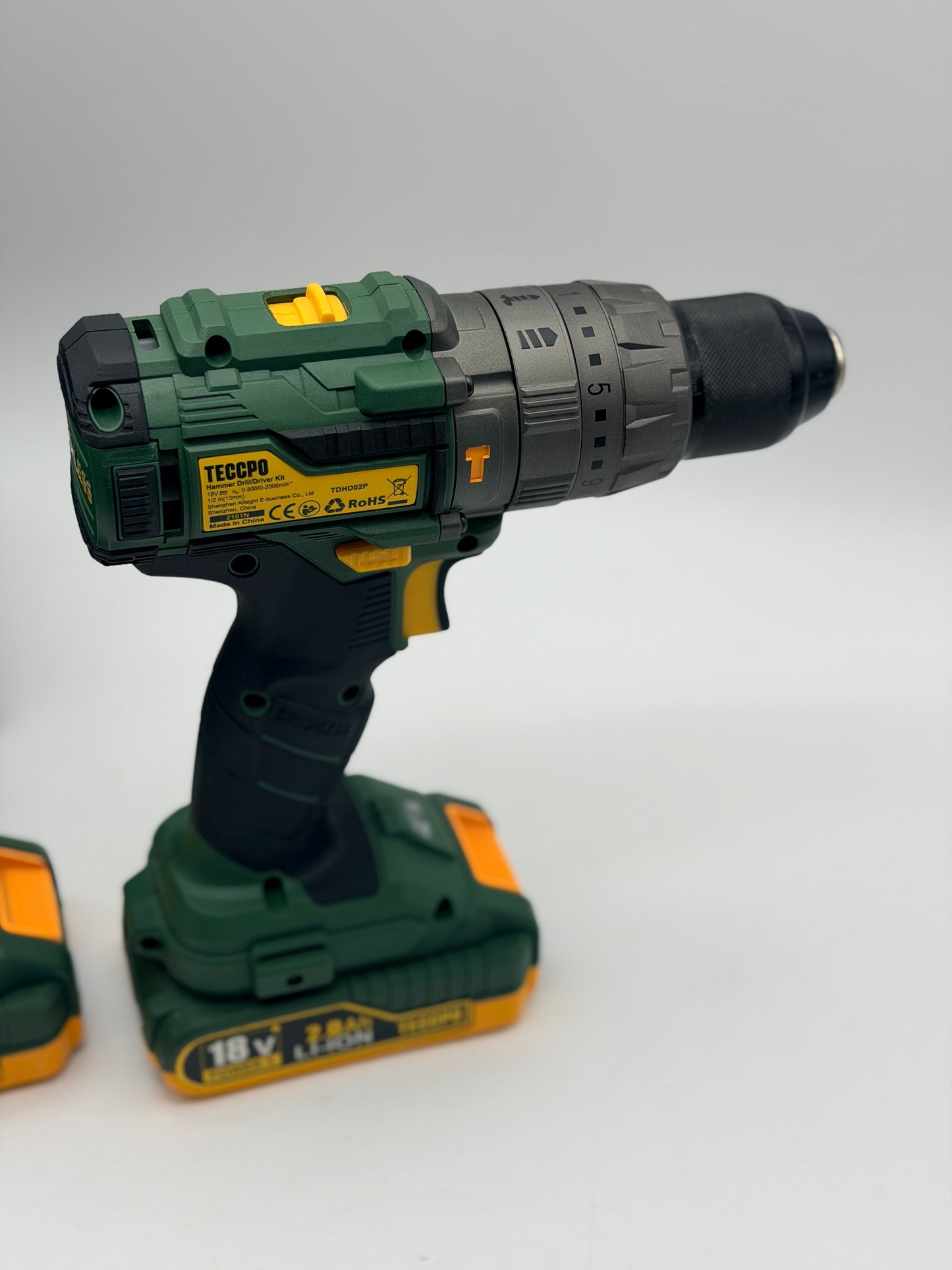 TECCPO Perceuse Visseuse sans Fil Brushless, 18V Perceuse a Percussion(60Nm), 30min Rapide Chargeur, 2×2.0Ah Batteries, 13mm Mandrin, 2 Vitesses (0-550/2000 tr/min), 35pcs Gratuit Accesoires-TDHD02P