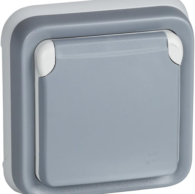 Prise murale, prise étanche encastrée de la gamme Plexo, prise externe, étanche (IP55), Gris Legrand