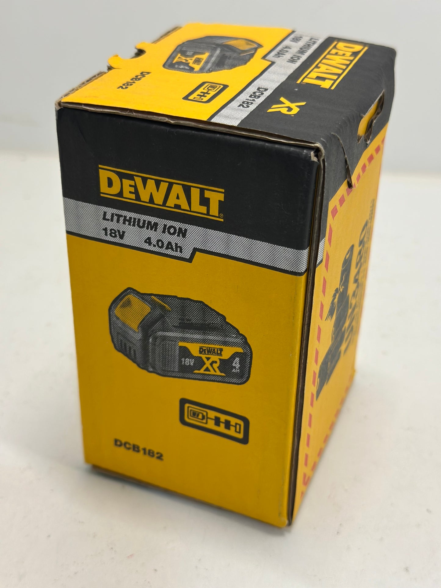 DEWALT - Batterie 4Ah XR 18V avec témoin de charge lumineux, DCB182-XJ
