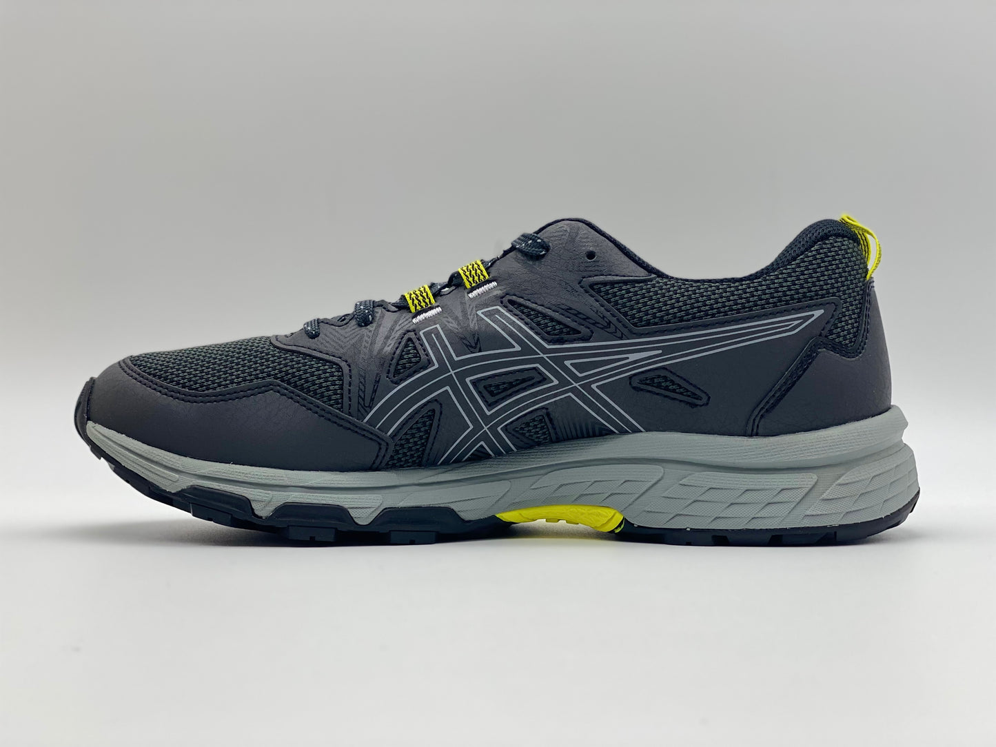 Baskets Asics neuves et authentique taille 42,5