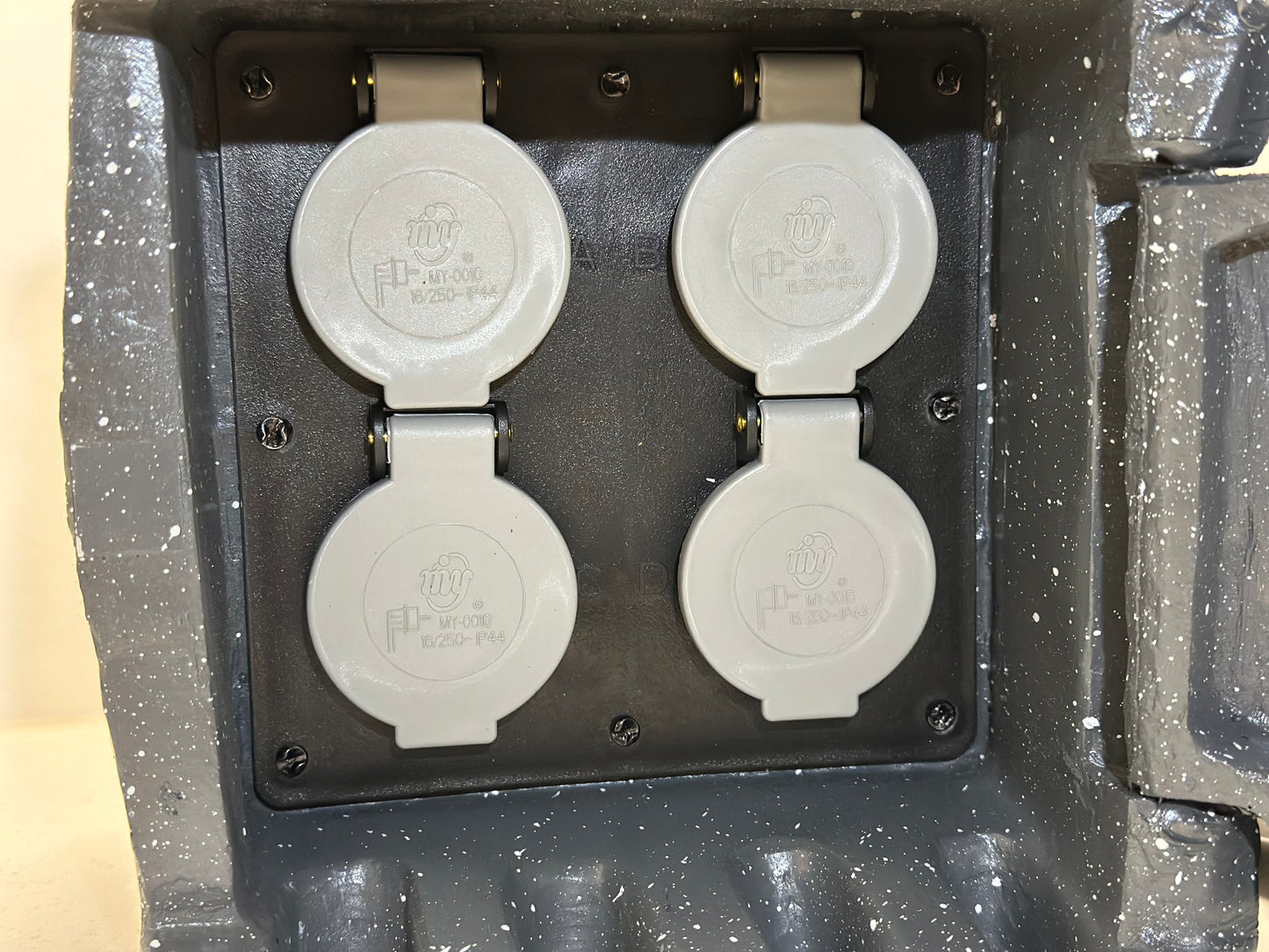 Prise Exterieure Etanche décoratif, 4 Prises 10A/2500W, ou 2 prises +prorgammateur ou Bluetooth