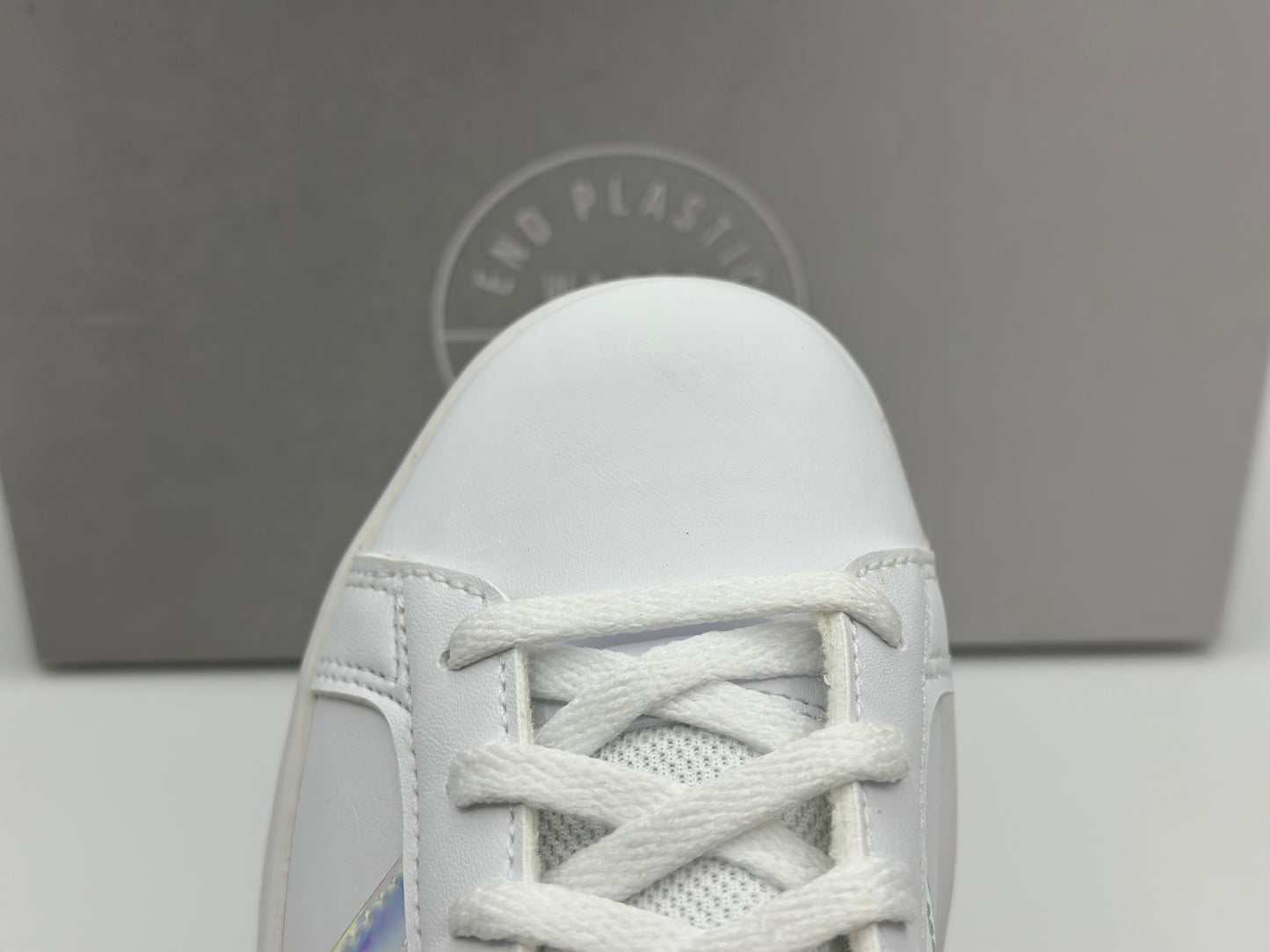 Baskets femme à bandes irisées – Adidas Grand Court K blanc