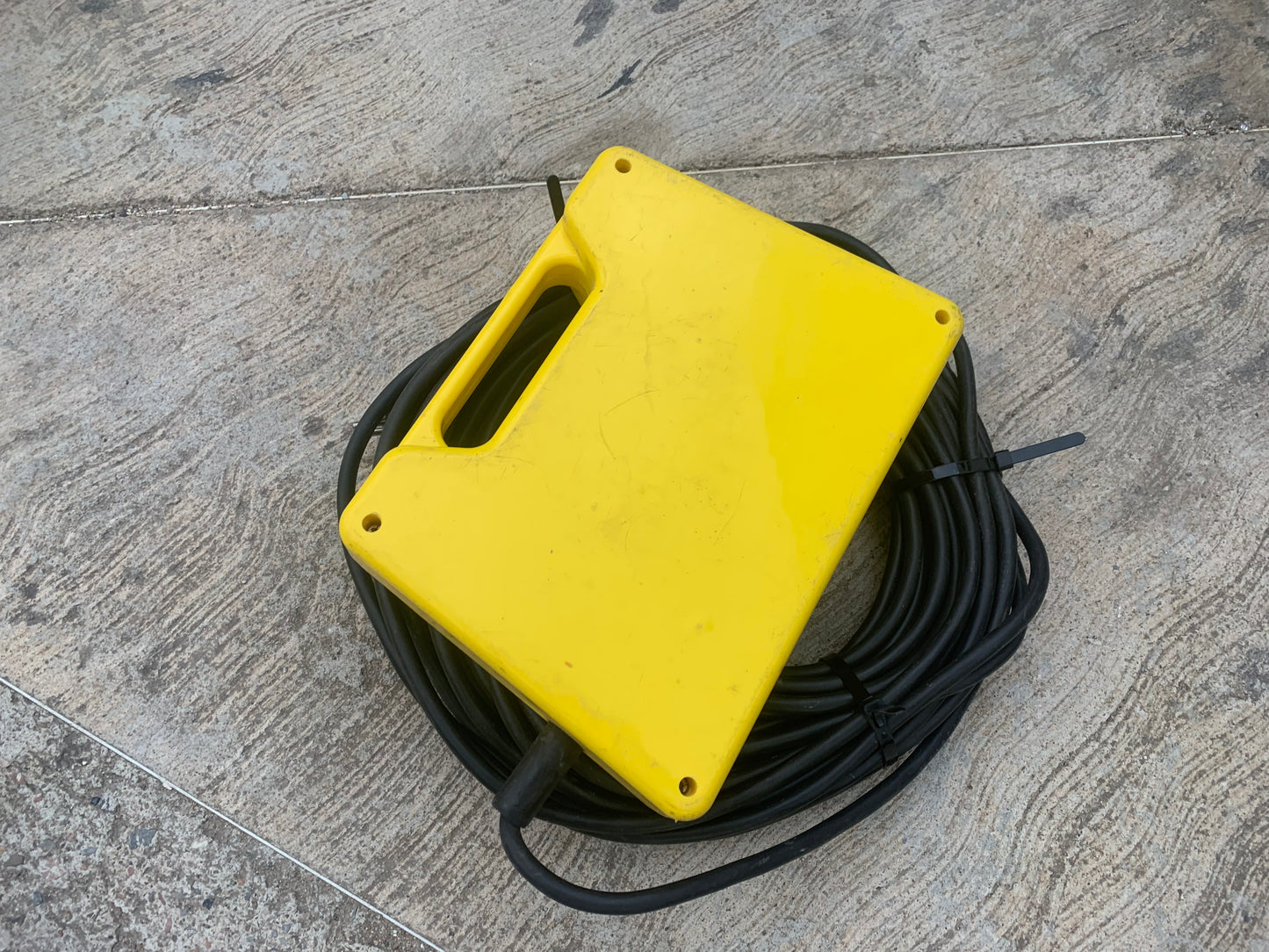 Cofret Rallonge électrique avec disjoncteur intégré et câble