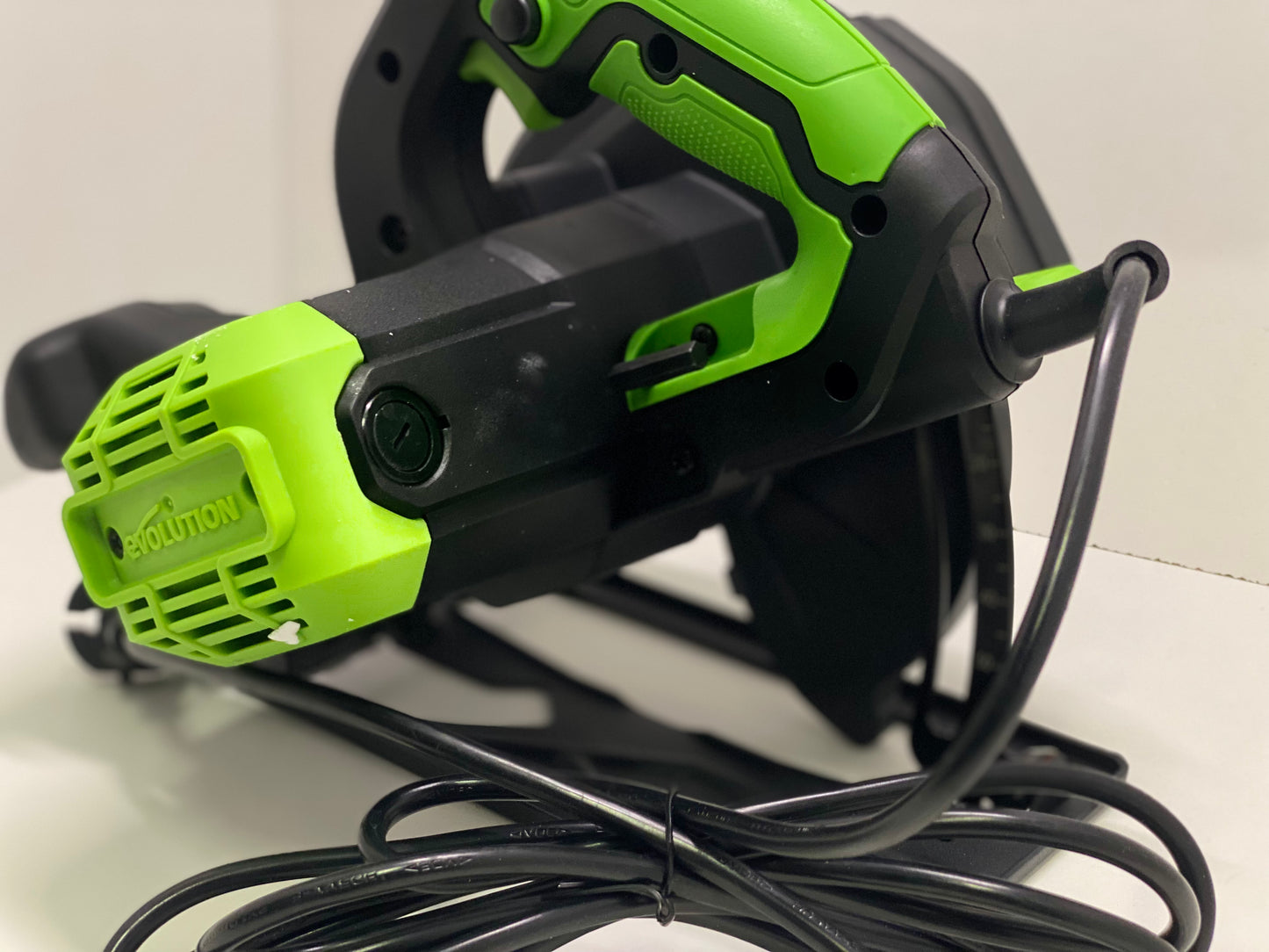 Evolution Power Tools Scie Circulaire Multi-Matériaux, Découpe l’acier, l’aluminium, le bois clouté