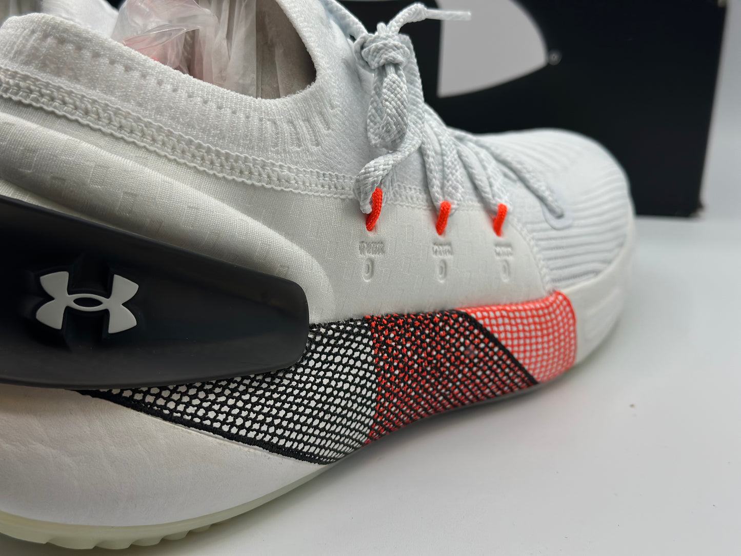 UNDER ARMOUR

Baskets UA HOVR Phantom 3 Launch White Red