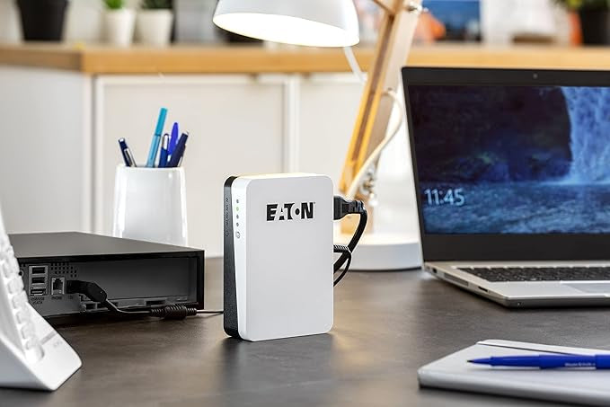 Eaton Onduleur 3S Mini - 36W - 9/12/15/19V DC pour Protection Box Internet et WiFi, Caméra Vidéo-Surveillance et Assistant Personnel, Modem, Silencieux - 3SM36 - Noir&Blanc