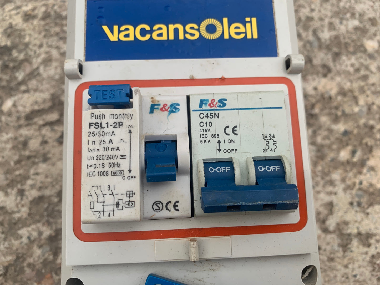 Cofret Rallonge électrique avec disjoncteur intégré et câble Très Bon Etat